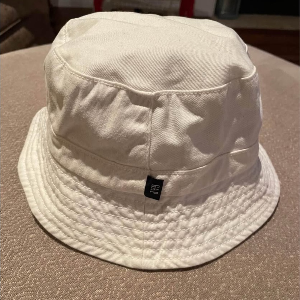 GAP KIDS WHITE BUCKET HAT